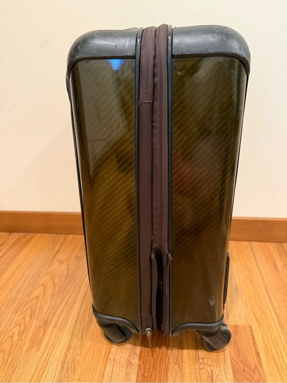 Preowned Tumi Tegra Lite Max 28721 Continental 22” Spinner Exp CarryOn Luggage